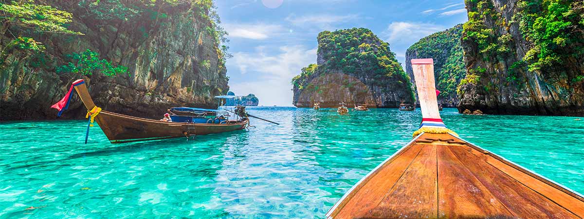 Longboats on holiday in Thailand, drifting around the islands on the beautiful sea.
